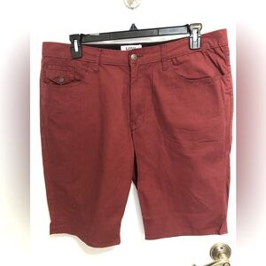 MBX men’s flat front shorts. Size 38. 5 pocket. Maroon. Lighter weight